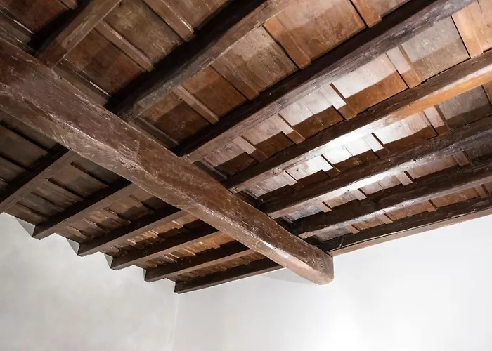 Apartment Near Trevi Fountain