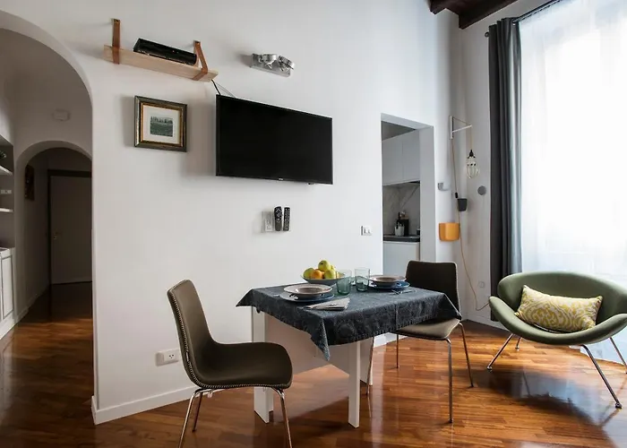 Apartment Near Trevi Fountain