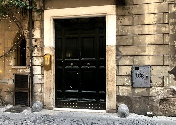 Apartment Near Trevi Fountain
